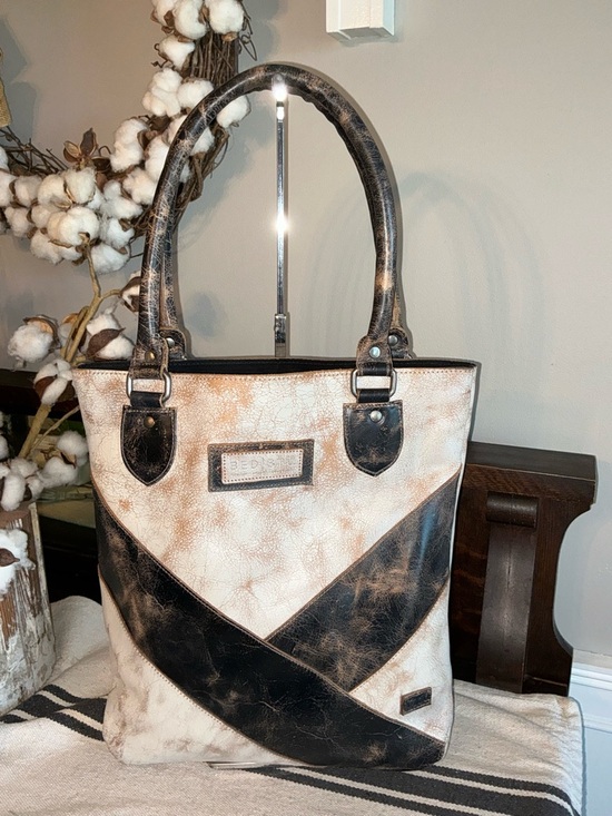 Bed Stu Handbags - NWOT Bed Stu Italic Leather Shoulder Bag Tote Nectar Lux Black Lux MSRP $345